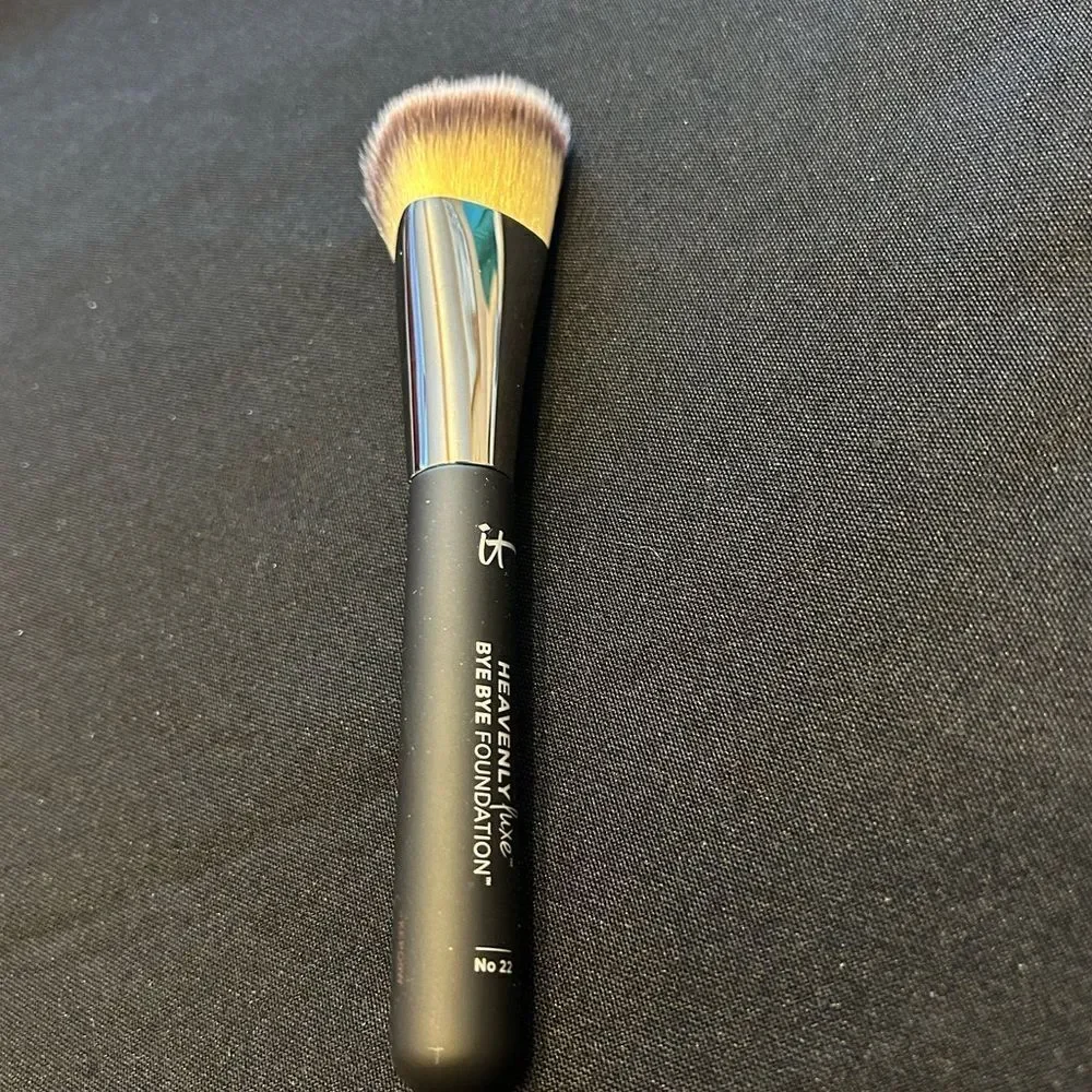 IT Cosmetics Heavenly Luxe Bye Bye Foundation Brush #22 New FullSz